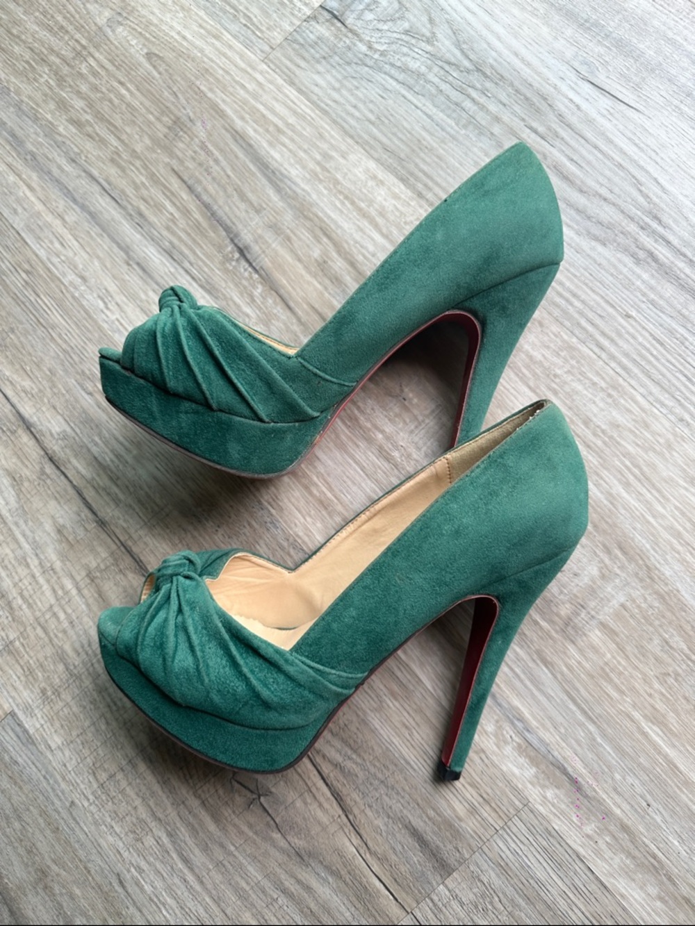 Jojo cat Green Pleated Suede Jenny
Platform Pumps Size 39